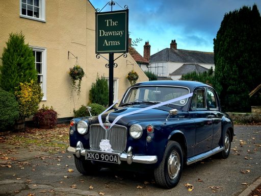 Rover P4 outside the Dawnay Arms